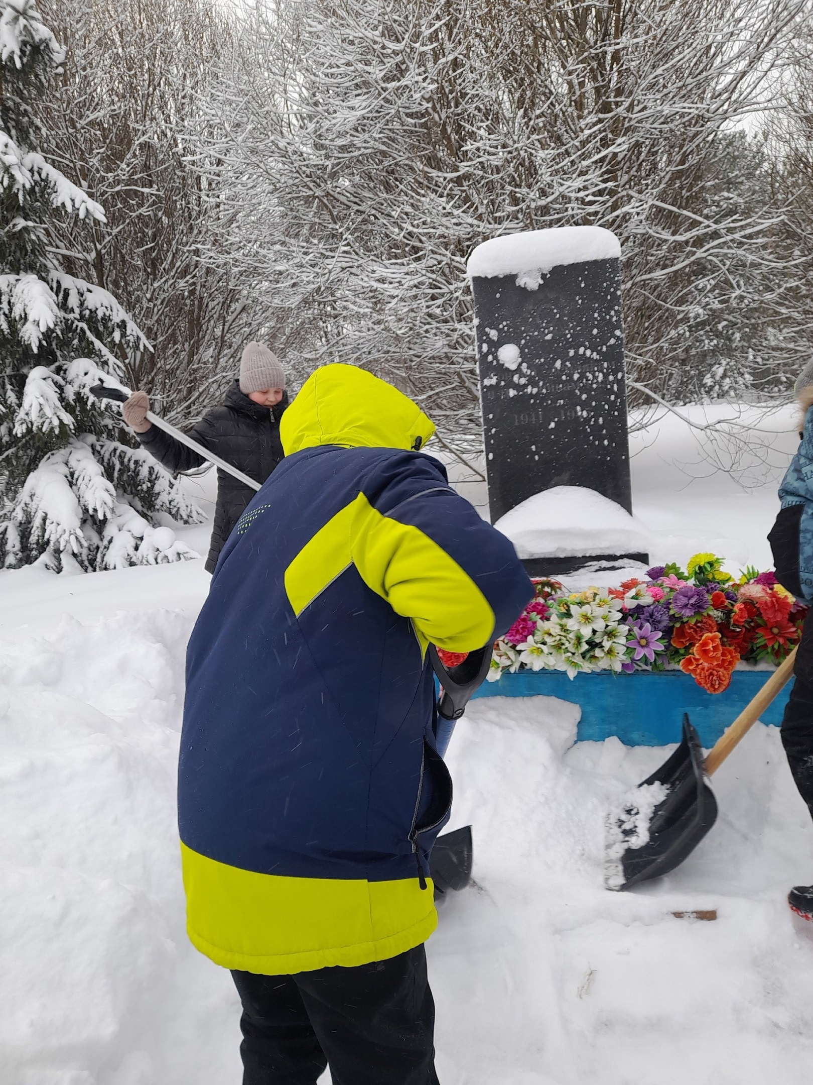 Акция &amp;quot;Памятникам пионерскую заботу&amp;quot;.